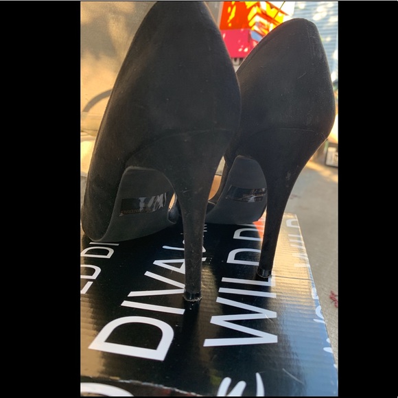 Black heels - Picture 3 of 4